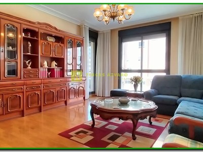 Salón comedor con balcón