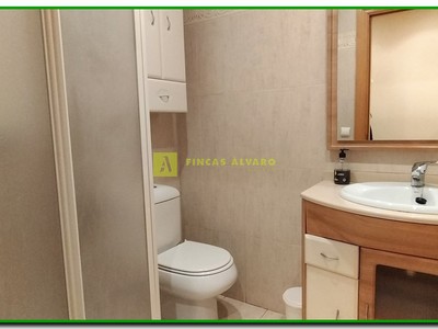 Baño común con plato de ducha