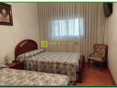 Dormitorio principal con baño