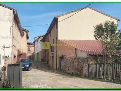 Vivienda o chalet en venta en Arenzana De Arriba, con 3 dormitorios, baño, terraza y terreno