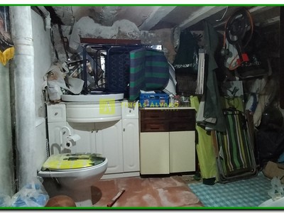 Almacén con baño en la planta baja