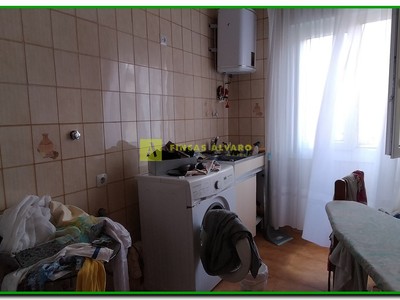 Cocina semiamueblada en primera planta