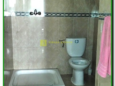 Baño con ducha en planta baja