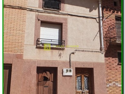 Vivienda o chalet en venta en Azofra, con 3 dormitorios, 2 baños, balcón y terraza