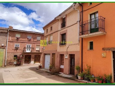 Vivienda en calle amplia