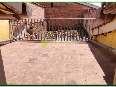 Terraza de la segunda planta sobre el patio