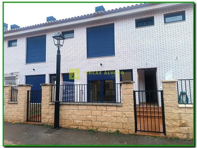 Vivienda o chalet de obra nueva en venta en Hormilleja, con 3 dormitorios, 3 baños, plaza de garaje y terraza