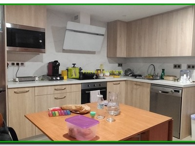 Cocina con salida al porche - jardín