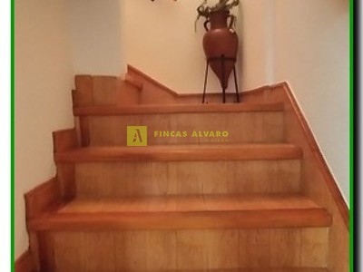 Acceso a la primera planta