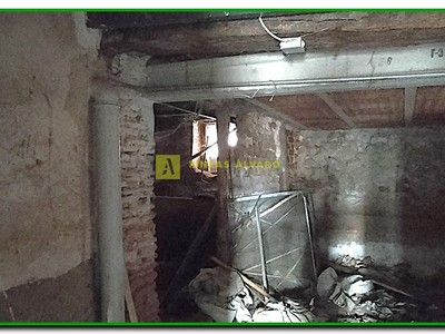 Cuadras antiguas con el forjado rehabilitado