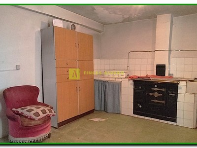 Cocina vivienda con balcón