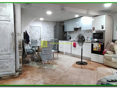 Planta baja con cocina-salón-comedor