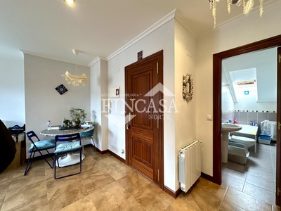 Piso en venta en Limpias, Avda Conde Albox, con 2 dormitorios, baño, plaza de garaje, 2 balcones y terraza