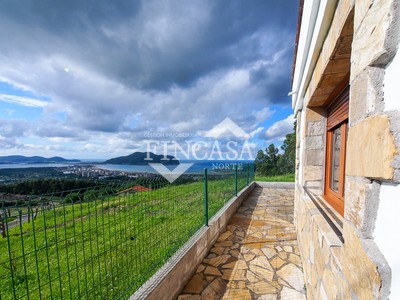 Casa en alquiler en Laredo, con 2 dormitorios, 2 baños, trastero, 2 terrazas y terreno