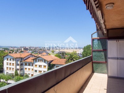 Piso en alquiler en Laredo, Centro, con 4 dormitorios, 3 baños y 2 terrazas