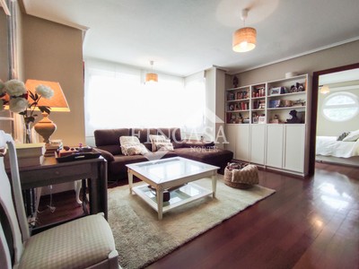 Piso en alquiler en Laredo, Centro, con 2 dormitorios, baño y 2 balcones