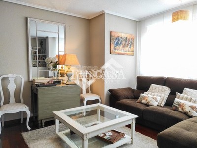 Piso en alquiler en Laredo, con 2 dormitorios, baño y 2 balcones