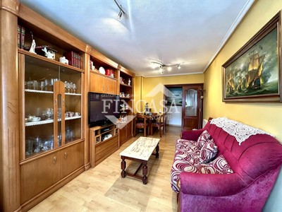 Piso en venta en Laredo, Centro, con 3 dormitorios, baño y aseo