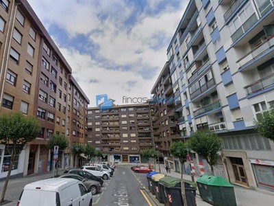 Piso en venta en Bilbao, Santutxu, con 3 dormitorios y baño