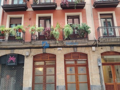 Locales en venta en Bilbao, Casco Viejo, con 2 baños