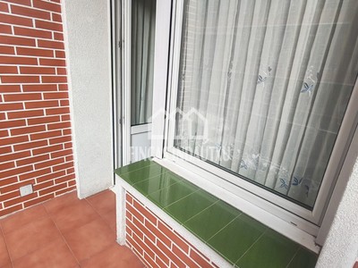 Piso en venta en Bilbao, Indautxu, con 3 dormitorios, baño y terraza