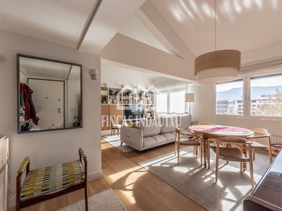 Piso en venta en Bilbao, Deusto, con 3 dormitorios, 2 baños y trastero