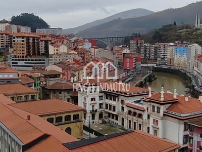 Piso en venta en Bilbao, Casco Viejo, con 3 dormitorios y baño