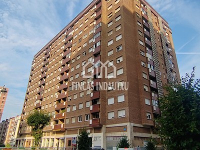 Piso en alquiler en Bilbao, Sarriko, con 3 dormitorios, 2 baños, 2 plazas de garaje y terraza