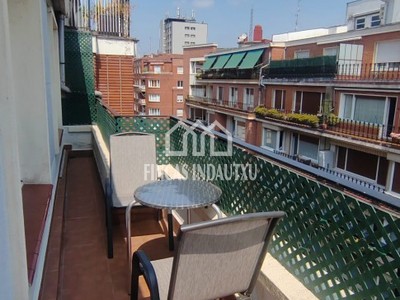 Piso en venta en Bilbao, Indautxu, con 3 dormitorios, baño y terraza
