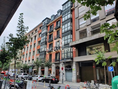 Piso en alquiler en Bilbao, Ensanche-ercilla, con 2 dormitorios, 2 baños, aseo y trastero