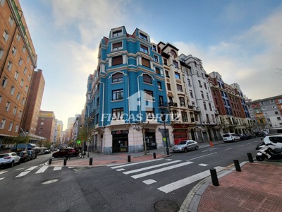 Local comercial en alquiler en Bilbao, Autonomía-carmelo Gil, con baño