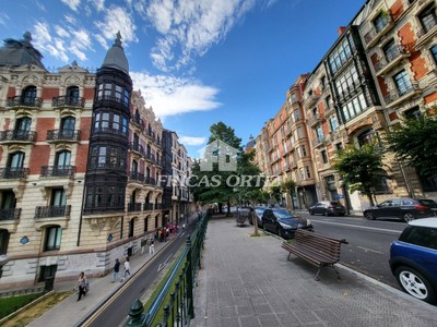 Garaje en alquiler en Bilbao, Ensanche-mazarredo