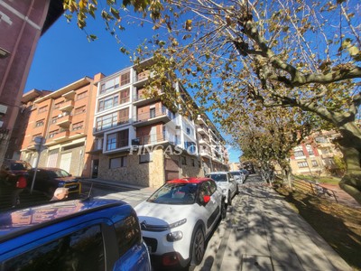 Piso en venta en Basauri, Arizgoiti, con 3 dormitorios, 2 baños, plaza de garaje y trastero