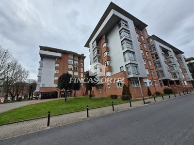 Piso en alquiler en Arrigorriaga, Lonbo, con 2 dormitorios, baño, plaza de garaje, trastero, balcón y terraza