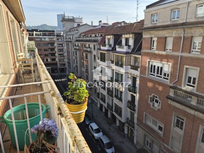 Piso en venta en Bilbao, Indautxu-manuel Allende, con 5 dormitorios, baño, aseo y balcón