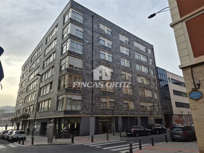 Piso en venta en Bilbao, San Ignacio, con 2 dormitorios, 2 baños, plaza de garaje y trastero