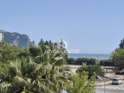 Piso en venta en Laredo, Avenida Francia, con 3 dormitorios, 2 baños y 2 terrazas