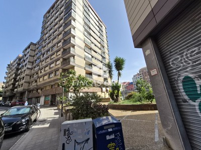 Piso en venta en Bilbao, Zamakola, con 3 dormitorios, 2 baños y 2 balcones