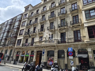 Piso en venta en Bilbao, Abando-ayala, con 3 dormitorios, 2 baños, trastero y 2 balcones