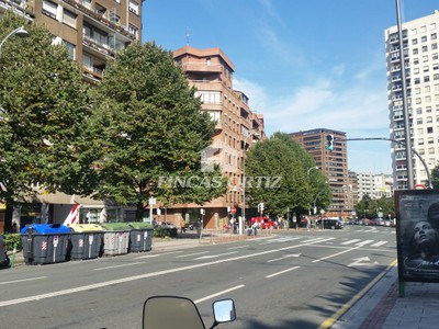 Apartamento en alquiler en Bilbao, con baño y balcón
