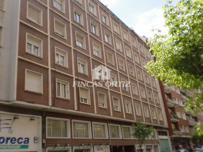 Apartamento en alquiler en Bilbao, Indautxu-rdz. Arias, con 2 dormitorios y baño