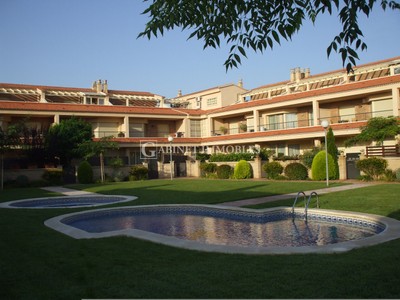 Chalet en venta en Reus, Aigüesverds, con 6 dormitorios, 3 baños, aseo, 4 plazas de garaje, trastero, balcón, terraza y terreno