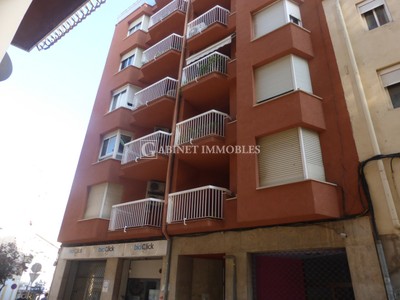Piso en alquiler en Reus, Centre, con 4 dormitorios, baño y 2 balcones