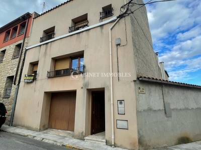 Casa en venta en Santa Coloma De Queralt, Centre, con 3 dormitorios, baño, aseo, 2 plazas de garaje, trastero y 2 balcones