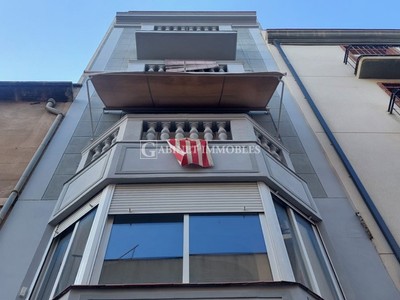 Casa en venta en Reus, con 4 dormitorios, baño, plaza de garaje y balcón