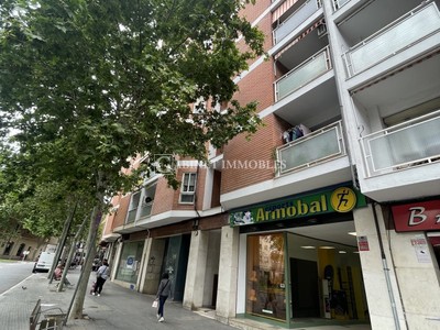 Piso en venta en Reus, con 3 dormitorios, baño, aseo y plaza de garaje