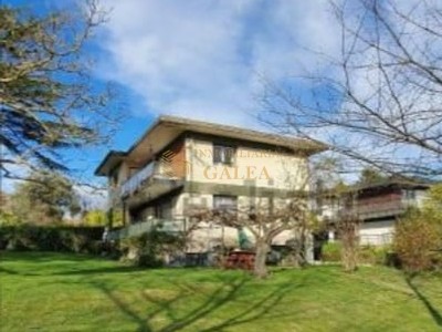 Chalet en venta en Getxo, Sta.mªdegetxo, con 5 dormitorios, 3 baños, 2 plazas de garaje, trastero, 2 terrazas y terreno