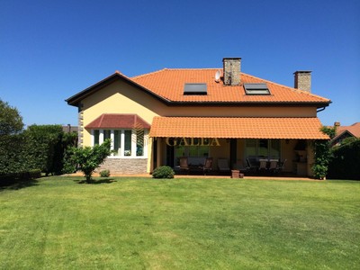 Chalet en venta en Getxo, Urb. La Galea, con 5 dormitorios, 5 baños, 2 plazas de garaje, trastero y terreno