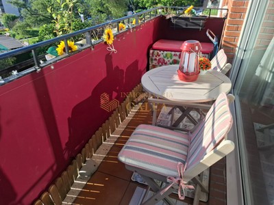 Piso en venta en Leioa, con 1 dormitorio, baño, plaza de garaje, trastero y balcón