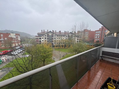 Piso en venta en Urduliz, con 2 dormitorios, 2 baños, plaza de garaje, trastero y 2 terrazas